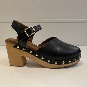 Skechers Memory Foam Leather Clog Sandals – Black Studded Wood Heel – US 7